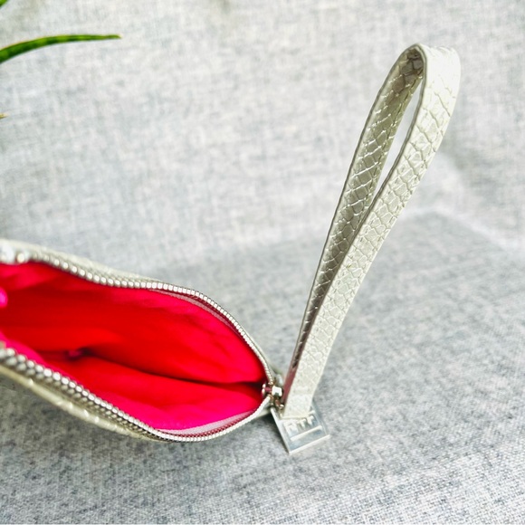 Silver faux leather snake print Rodan & Fields clutch or makeup bag. - Picture 4 of 6